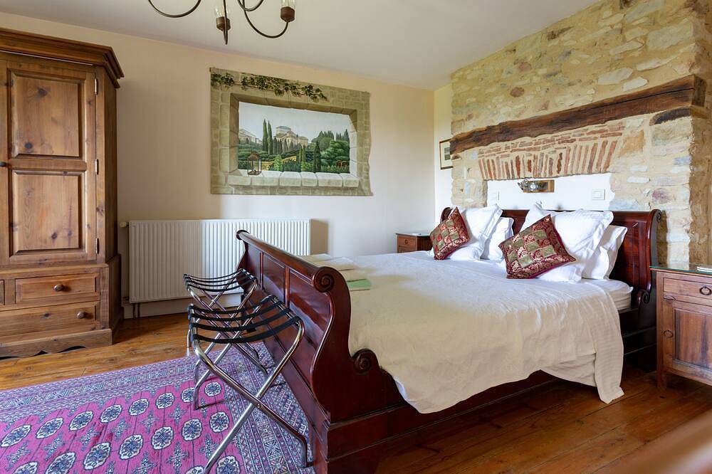 Your own Petit Chateau near Sarlat, private pool and tower with battlements! in Saint-André-d'Allas, Périgord Noir