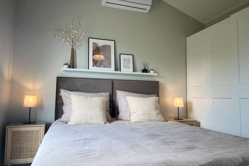 Geheel appartement, New- Waterhouse Linada, on a lake near Amsterdam in Vinkeveen, Groene Hart