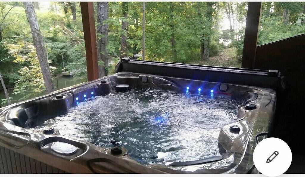 Gemütliche Lakeside Cabin mit Whirlpool in der Nähe von Bloomington und Brown County in Monroe County (IN)