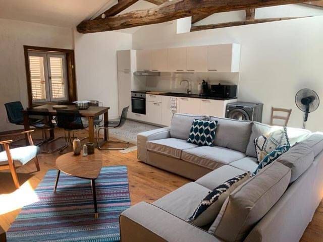 Gîte pour 6 personnes, avec vue et jardin à Ars-sur-Formans - 4