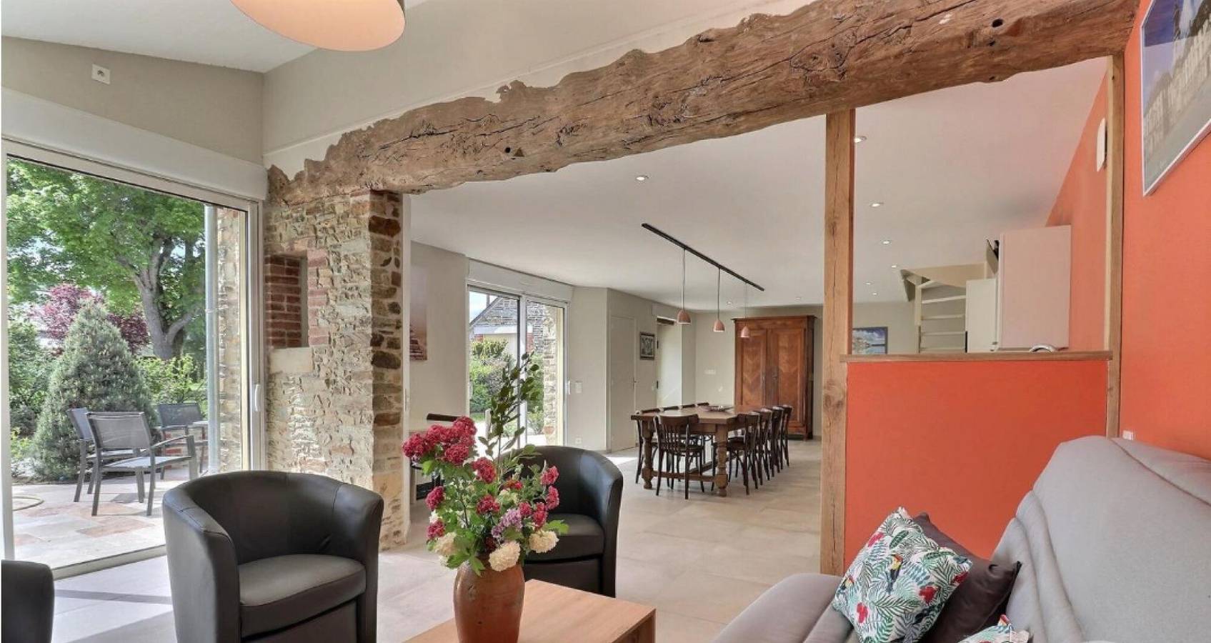 Holiday Home 'Maison' with Private Terrace and Wi-Fi in Amanlis, Rennes region
