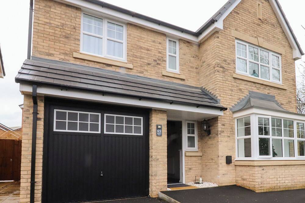 Mellings Place, with a garden in Carnforth in Carnforth, Lancashire