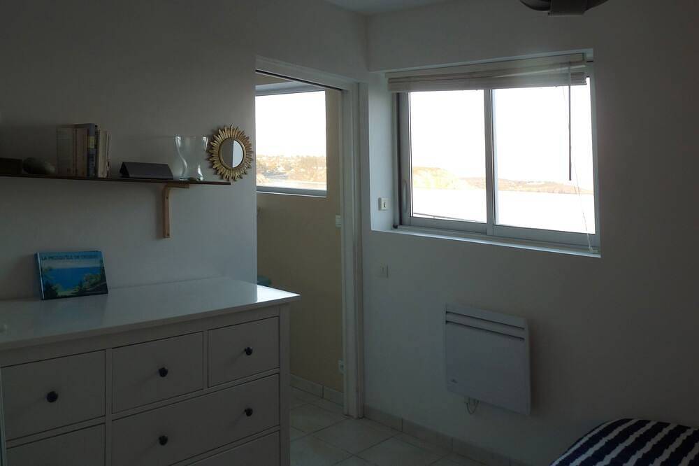 Appartement entier, Appartement  vue  mer face à la plage de  Morgat  2/4  personnes, avec garage in Morgat, Crozon