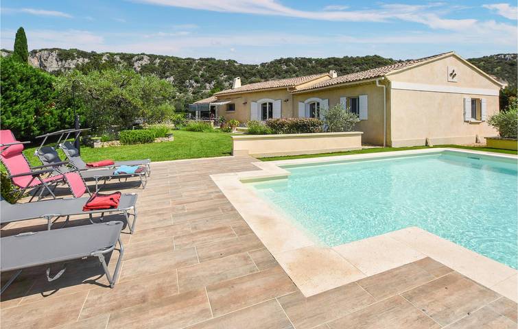 Location de vacances pour 6 personnes, avec terrasse ainsi que piscine et jardin à Rochefort-du-Gard - 3