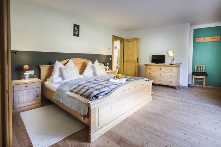 Chalet per 4 persone, con Idromassaggio e Giardino in Alta Badia