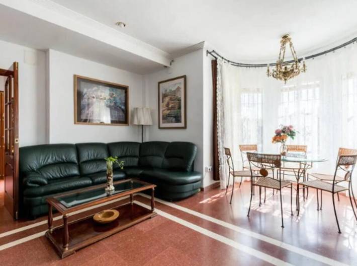 Casa rural para 10 personas, con Balcón y Terraza además de Jardín y Piscina en Tomares - 3