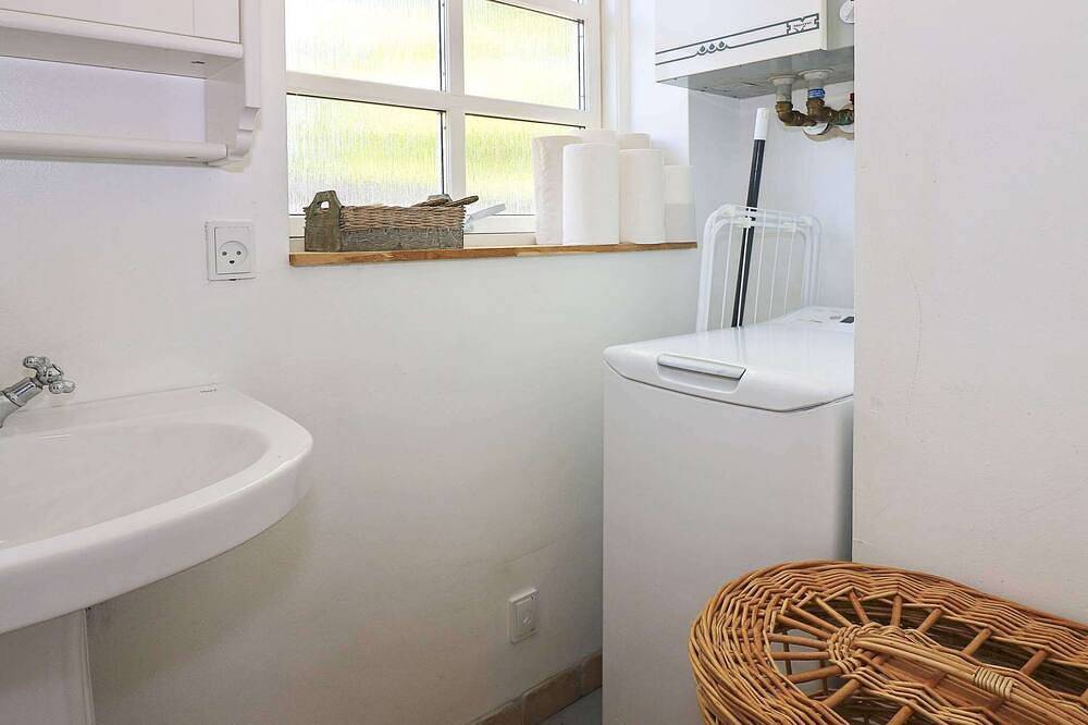 Tranquil Waterfront Cottage-By Traum in Øster Hurup, Himmerland