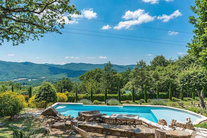 Agriturismo per 6 persone, con idromassaggio e terrazza nonché giardino e sauna in Chiusdino