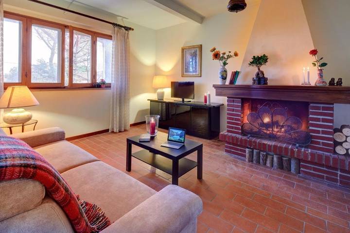Casa vacanza per 9 persone, con Balcone e Terrazza nonché Giardino e Panorama a Cascina