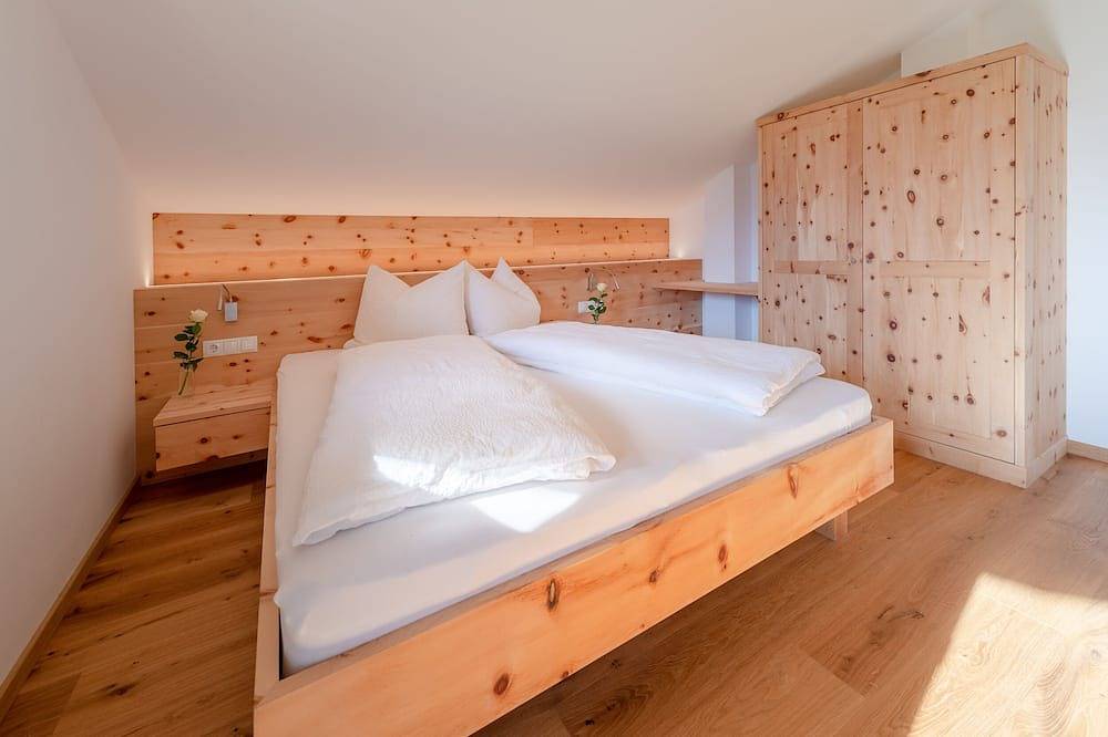 Ganze Wohnung, Moosbichlerhof Apartment 70 m2 mit 2 Schlafzimmern, Terrasse, Pool, Meran Card in Marling, Ortleralpen