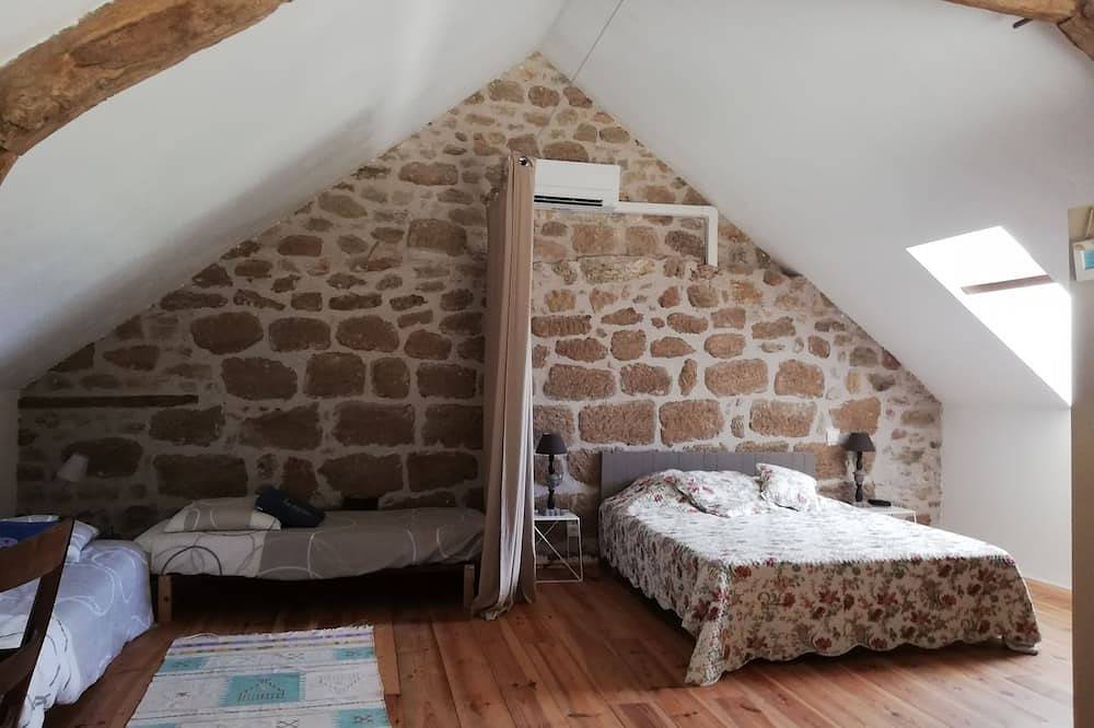 Gîte de 80 m² climatisé, dans ancien corps de ferme,  classé 4 *, pour 4 pers, in Branceilles, Région de Brive-la-Gaillarde