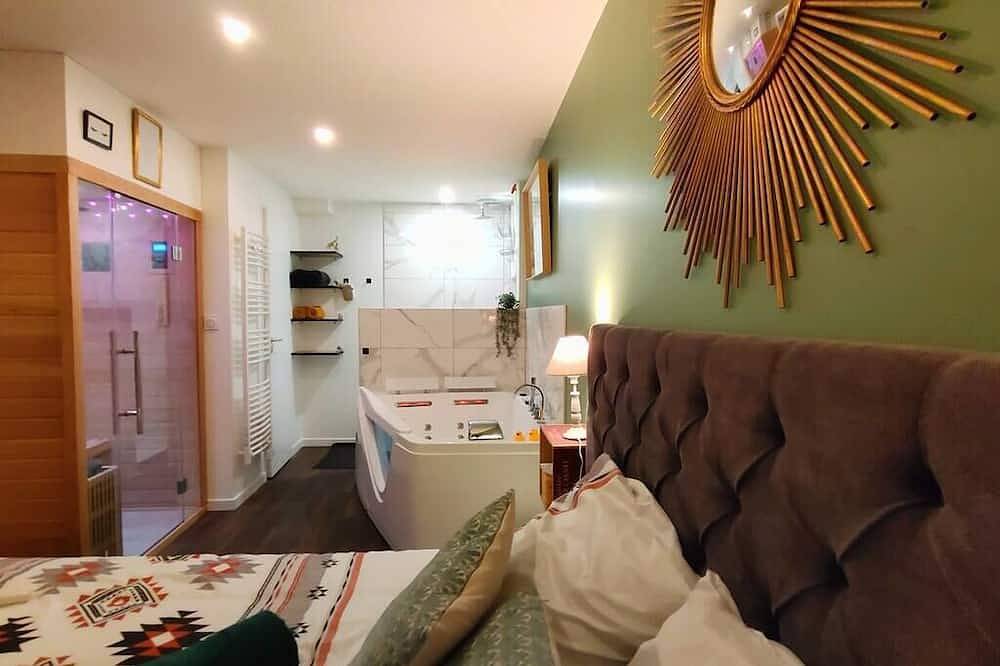 Entire apartment, Your Stopover - Jungle Sauna & Spa in Niort, Niort region