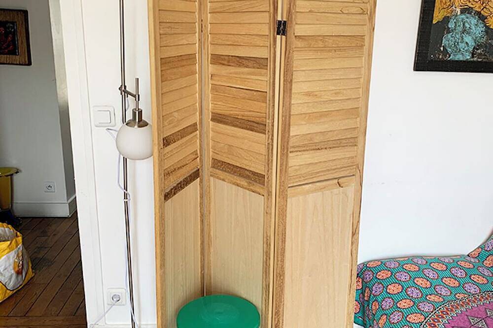 Stylish Private Suite + Sunny Balcony Paris in Parigi, Ile-de-France