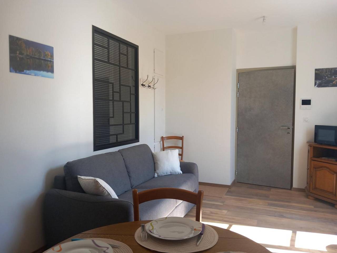 Appartement entier, Appartement 'Au Petit Bonheur T2 4 Personnes' avec Vue sur la Montagne/ wifi illimité in Mont-Dore, Parc naturel régional des Volcans d'Auvergne
