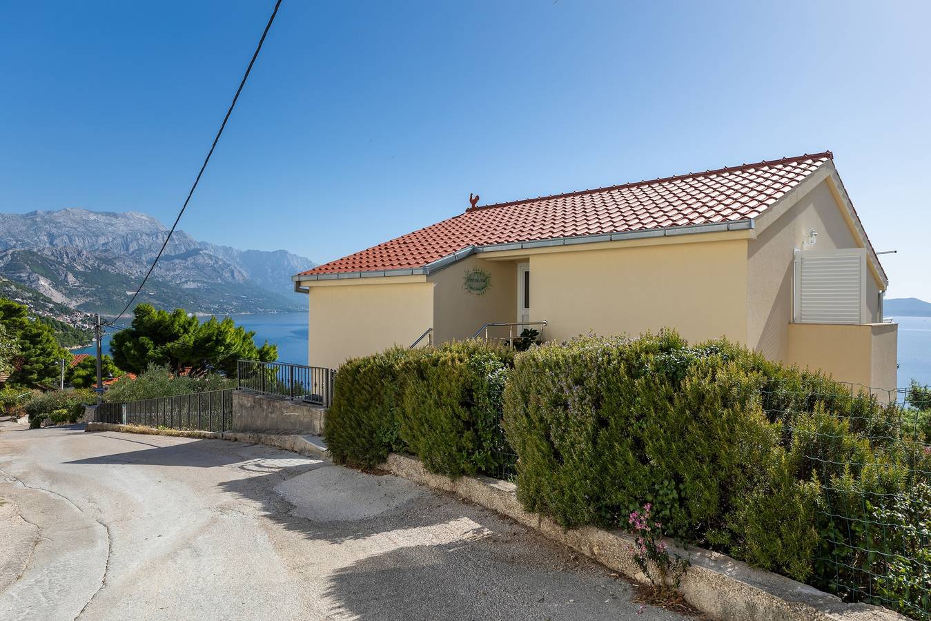 Ganze Wohnung, 1-Zimmer-Ferienwohnung mit Balkon und Meerblick Marusici, Omis A-1131-b in Marusici, Split-Dalmatien