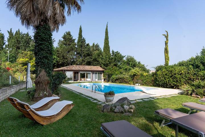 Ferienhaus für 3 Personen, mit Terrasse und Garten sowie Pool und Ausblick