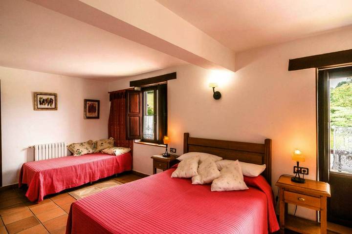 Casa rural para 4 personas, con terraza además de jardín y vistas en Valdáliga - 3