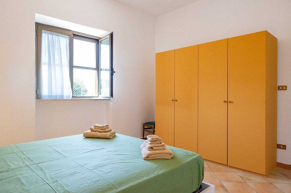 Entire apartment, Apartment in portion of villa with beach. in Latina Province