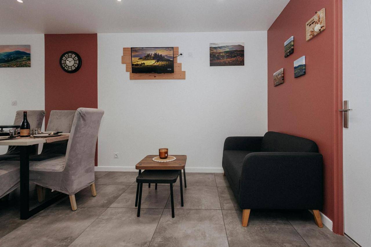 Appartement entier, La bâtisse des tuileries côté vigne in Lamure-sur-Azergues, Région de Villefranche-sur-Saône