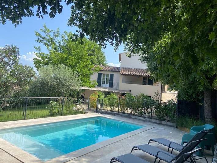 Location de vacances pour 12 personnes, avec piscine et terrasse ainsi que vue et jardin à Cabrières-d'Aigues - 3