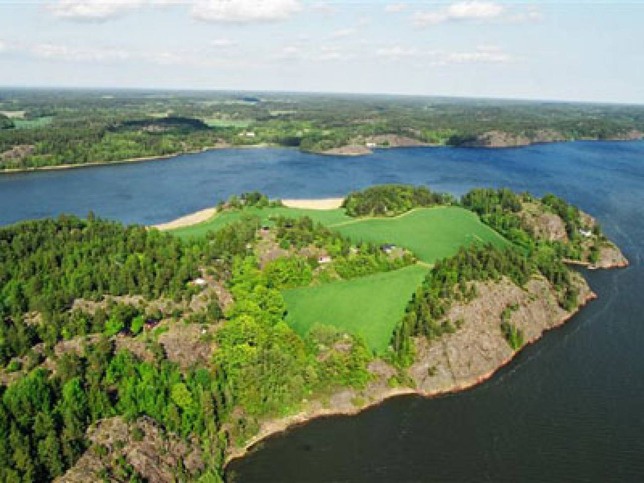 Ferienhaus in den Schären mit Seeblick in alle drei Richtungen in Vikbolandet