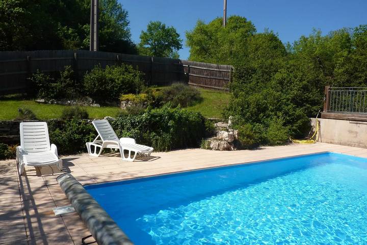 Location de vacances pour 8 personnes, avec piscine et terrasse à Loubressac - 2
