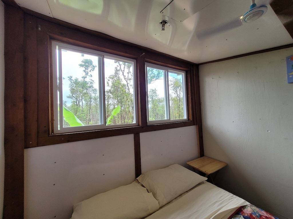 # 3 Kabine - privat mit Innenbadezimmer mit Mikrowelle und Grill in Fern Forest, West Puna