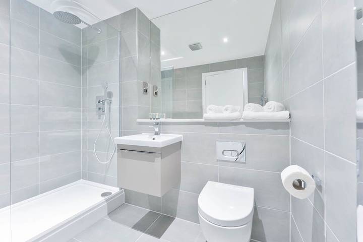 Entire apartment, Stylish 2Br Solihull Flat, Quick Train to Nec in Solihull, Birmingham Area