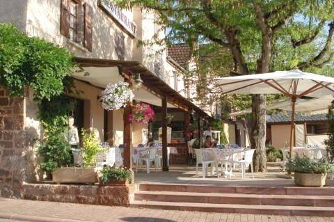 Hôtel pour 2 personnes, avec Terrasse et Vue à Saint-Cyprien-sur-Dourdou