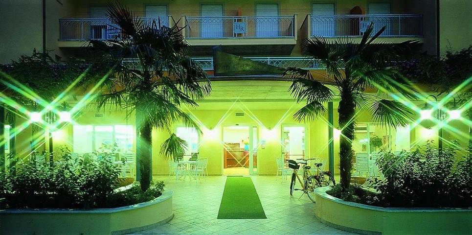 Appartamento per 4 persone, con giardino e piscina nonché panorama in San Mauro A Mare