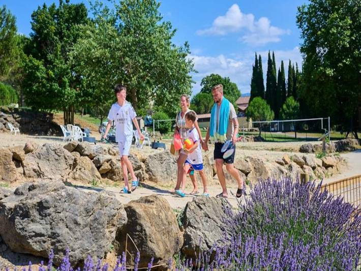 Gîte pour 8 personnes, avec terrasse et piscine, adapté aux familles à Quillan - 4