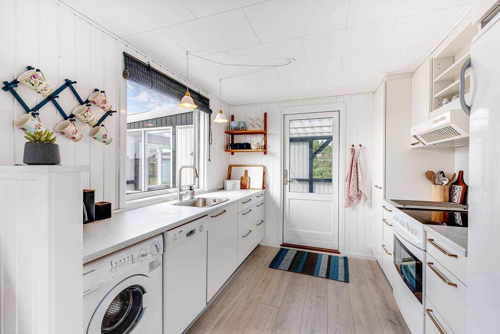 Moderne, renoveret sommerhus med brændeovn tæt på Lyngvig Fyr in Nørre Lyngvig, Hvide Sande