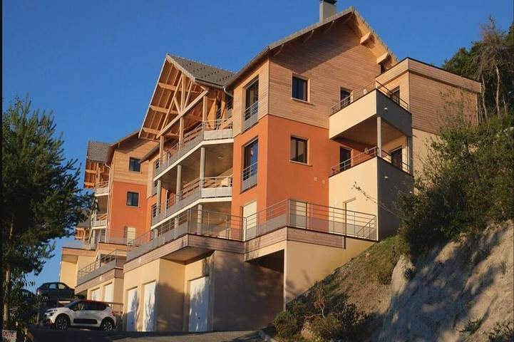 Location de vacances pour 6 personnes, avec piscine et balcon à Chorges