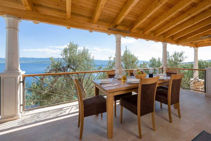 Location de vacances pour 6 personnes, avec Vue sur l’océan et Balcon ainsi que Jardin et Sauna à Bol - 4
