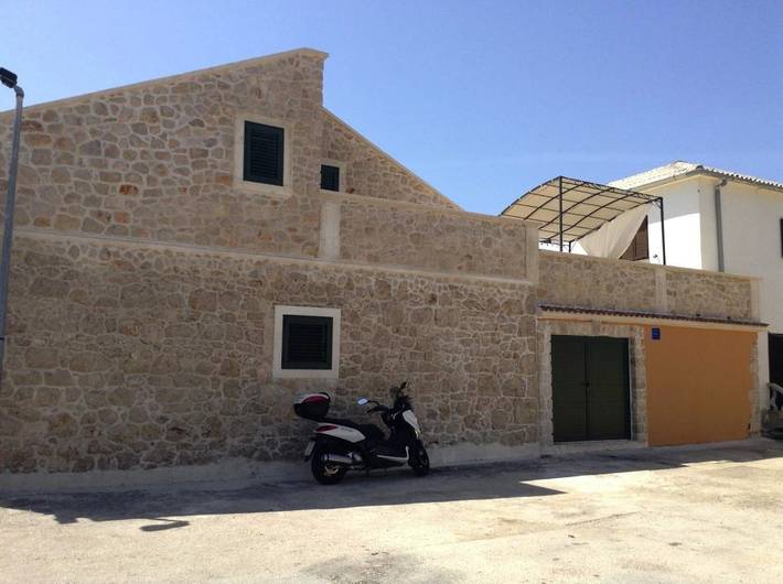 Ferienhaus für 8 Personen, mit Garten und Ausblick in Razanac