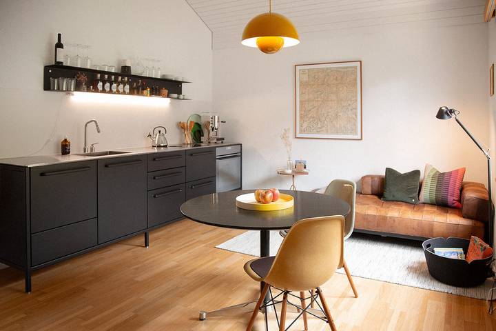 Ganze Ferienwohnung, Kerenzer15 - the Studio - 1 Zimmer Boutique-Ferienstudio in Mollis, Glarus Nord