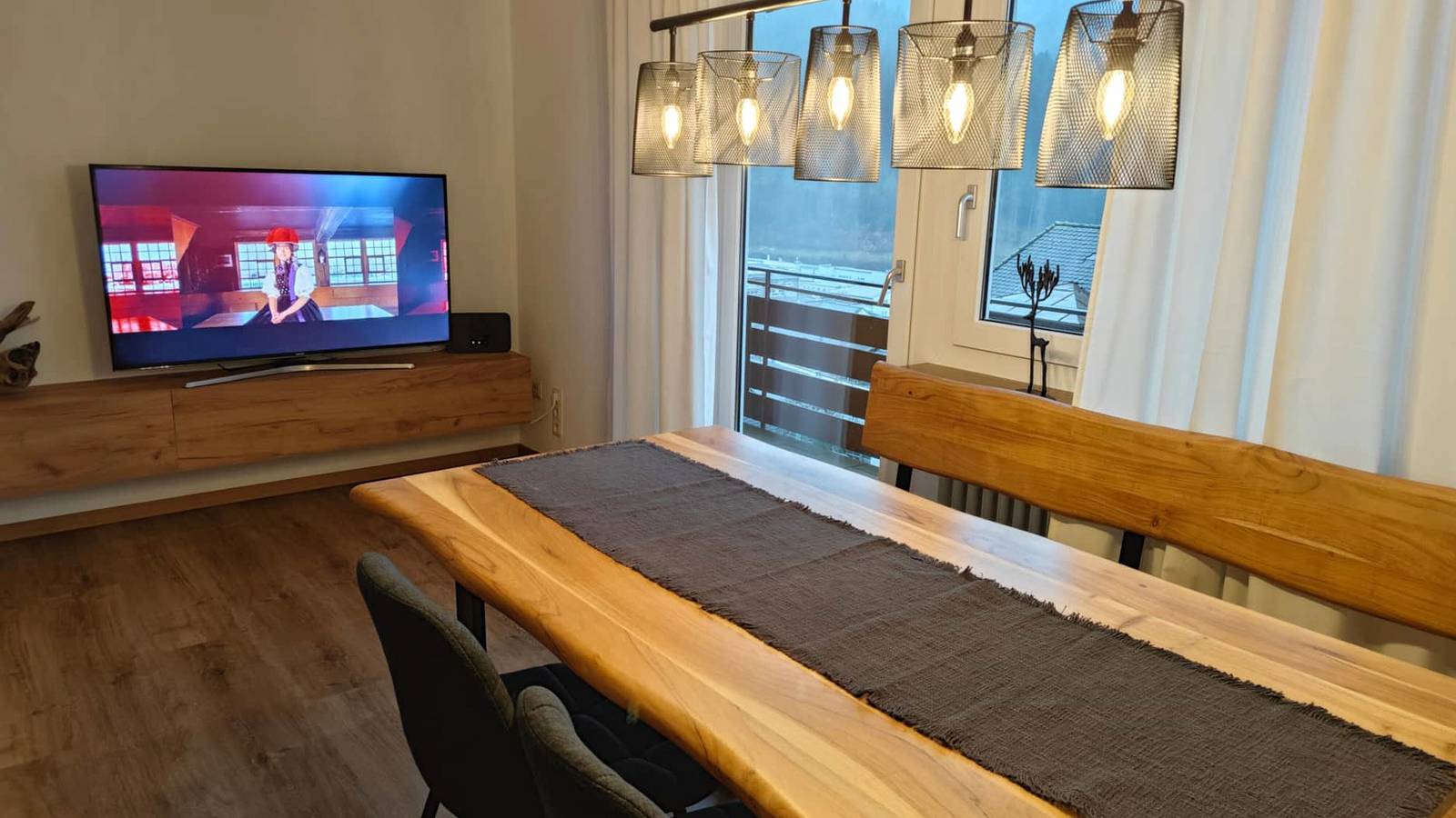 Ganze Wohnung, Ferienwohnung 'Schwarzwaldraum Schlossblick' mit Bergblick, Balkon und Wlan in Hornberg, Mittlerer Schwarzwald