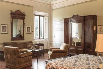 Villa for 5 Guests in Siena, Siena Province, Picture 2
