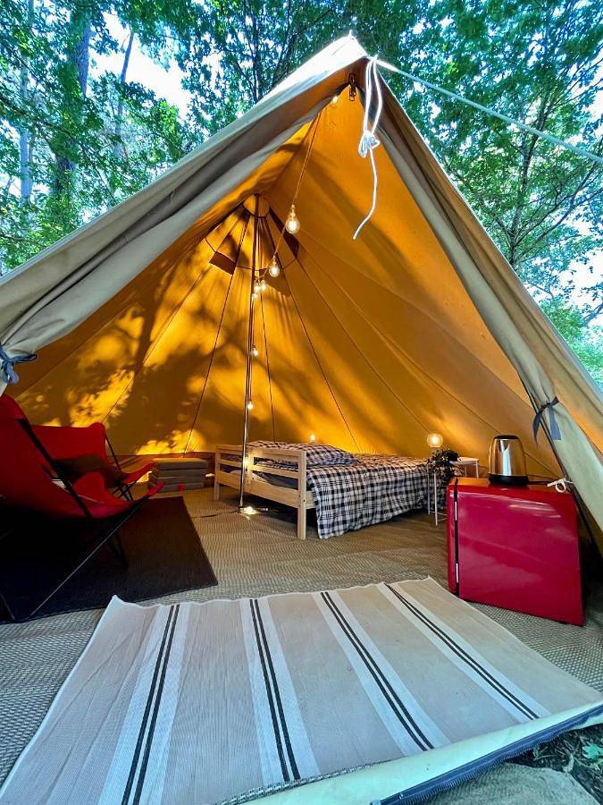 Camping para 3 personas, con Terraza además de Jardín y Vistas en Saint-Julien-en-Born