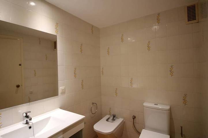 Entire apartment, Beachfront Penthouse, 1 Min to La Ribera Beach, Terrace, Parking, Wifi, Sleeps 4 in el Port de la Selva, Upper Empordà