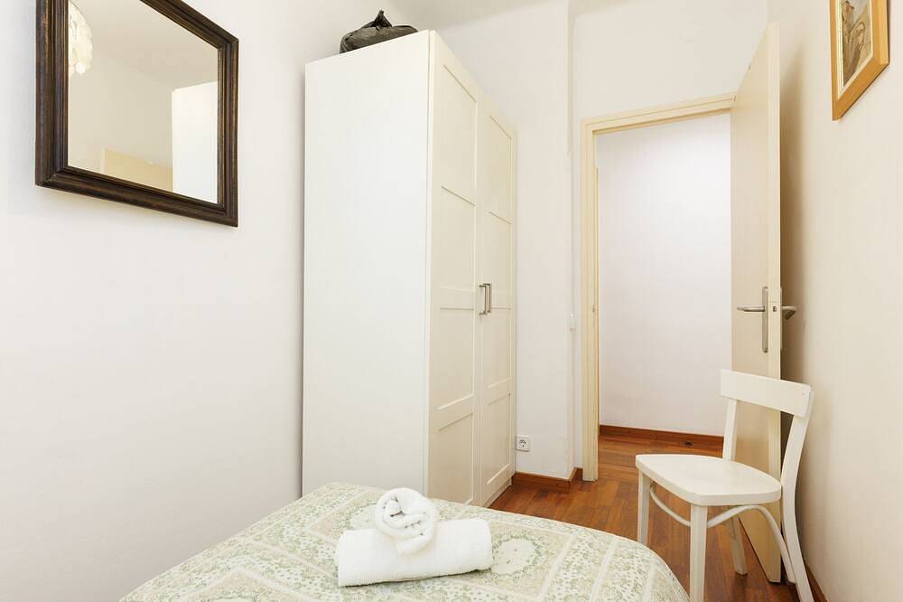 Ganze Wohnung, Apartment 3 bedrooms 4 pax in the city center - Free Wifi in Barcelona Zentrum, Barcelona