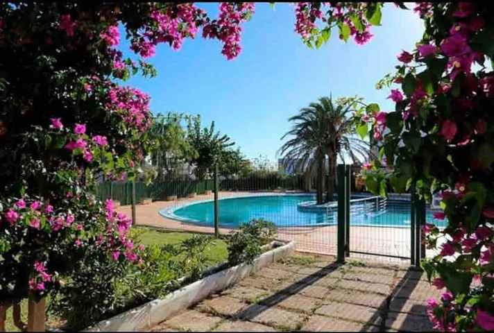 Ferienwohnung für 4 Personen, mit Pool und Kinderpool sowie Garten und Ausblick - 1