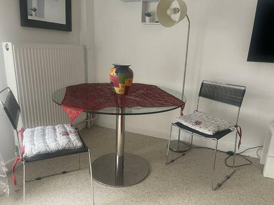 Appartement entier, Beau F1 lumineux et calme in Chilly-Mazarin, Essonne