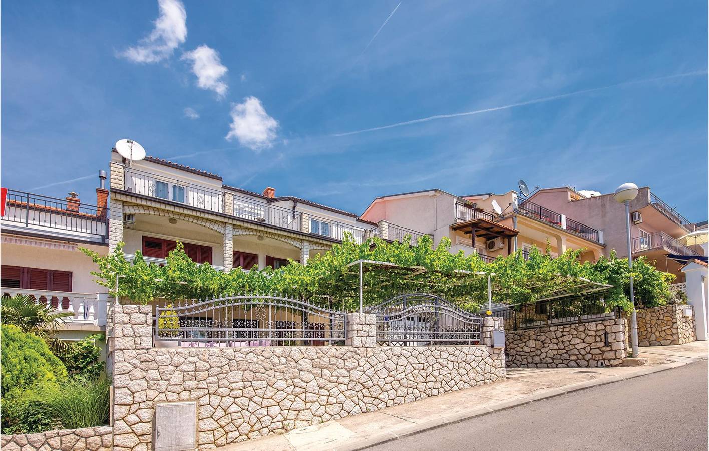 Ganze Ferienwohnung, Gemütliche Ferienwohnung mit Pool, Terrasse, 1 km zum Strand und kostenlosen Parkplätzen in Crikvenica, Primorje-Gorski Kotar