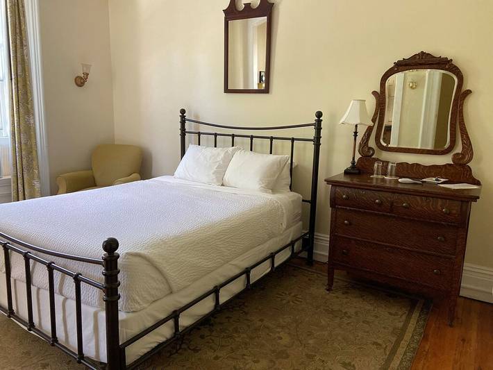 Vacation rental for 12 people, with terrace and yard in Seneca Lake