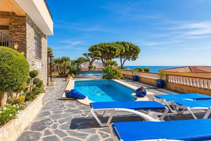 Chalet para 10 personas, con vistas además de jardín y piscina en Peñíscola