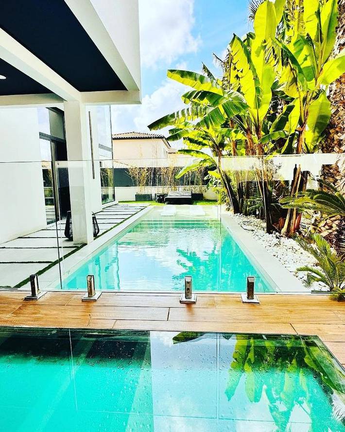 Cottage pour 4 personnes, avec piscine ainsi que jardin et vue à Villetelle