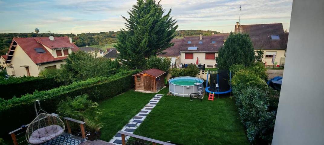 Location de vacances pour 5 personnes, avec terrasse et piscine à Coubron