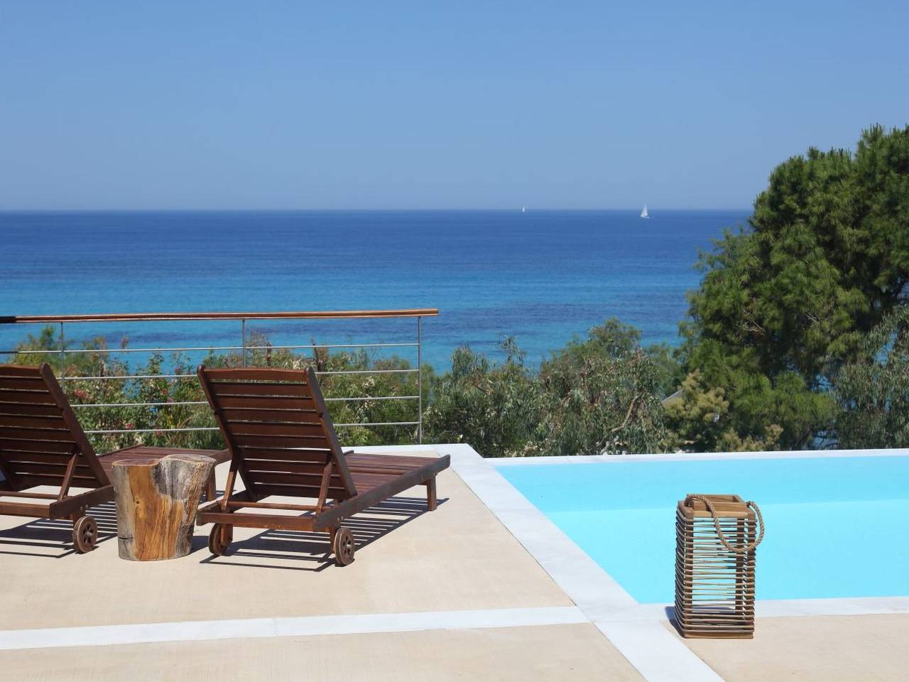 "Capro" mit Infinity-Pool in Agios Nikitas, Griechenland