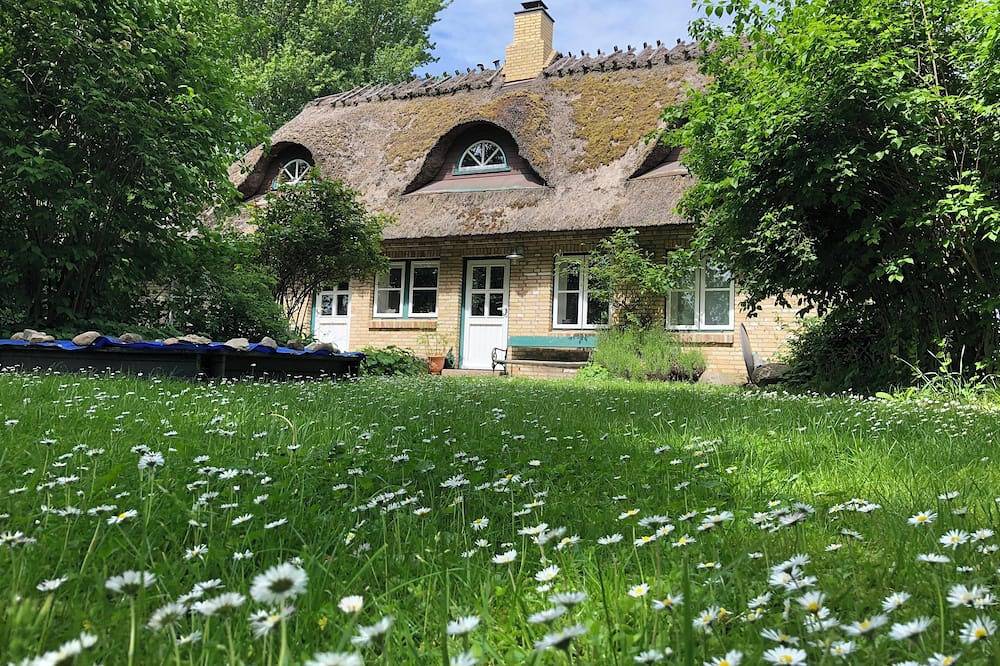 Ganze Wohnung, Gemütliche Reetdach-Kate zwischen Ostsee und Schlei mit großem Garten in Dörphof, Rendsburg-Eckernförde